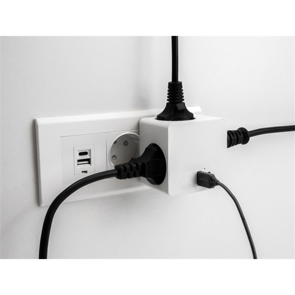 Delock 11501 PD 3.0 20 W 3xAC/USB/Type-C fehér elosztó