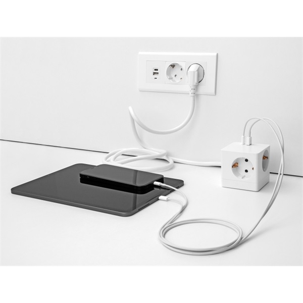 Delock 11502 PD 3.0 20 W 3xAC/USB/Type-C fehér elosztó
