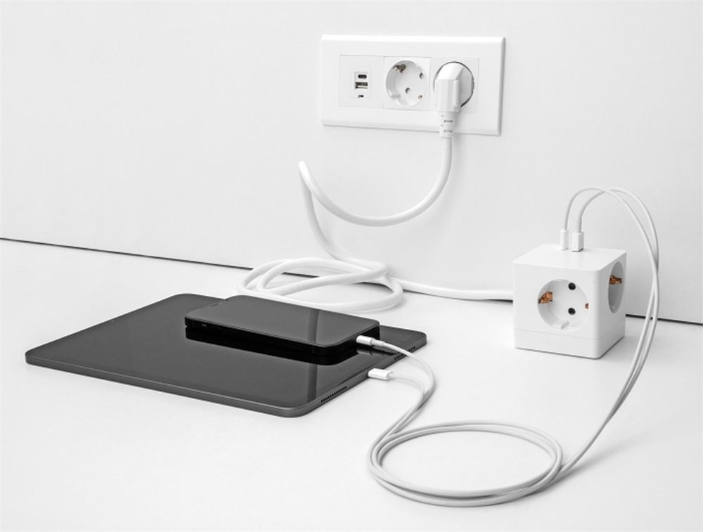 Delock 11502 PD 3.0 20 W 3xAC/USB/Type-C fehér elosztó