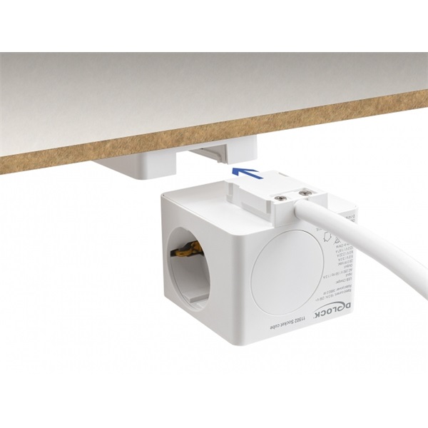 Delock 11502 PD 3.0 20 W 3xAC/USB/Type-C fehér elosztó