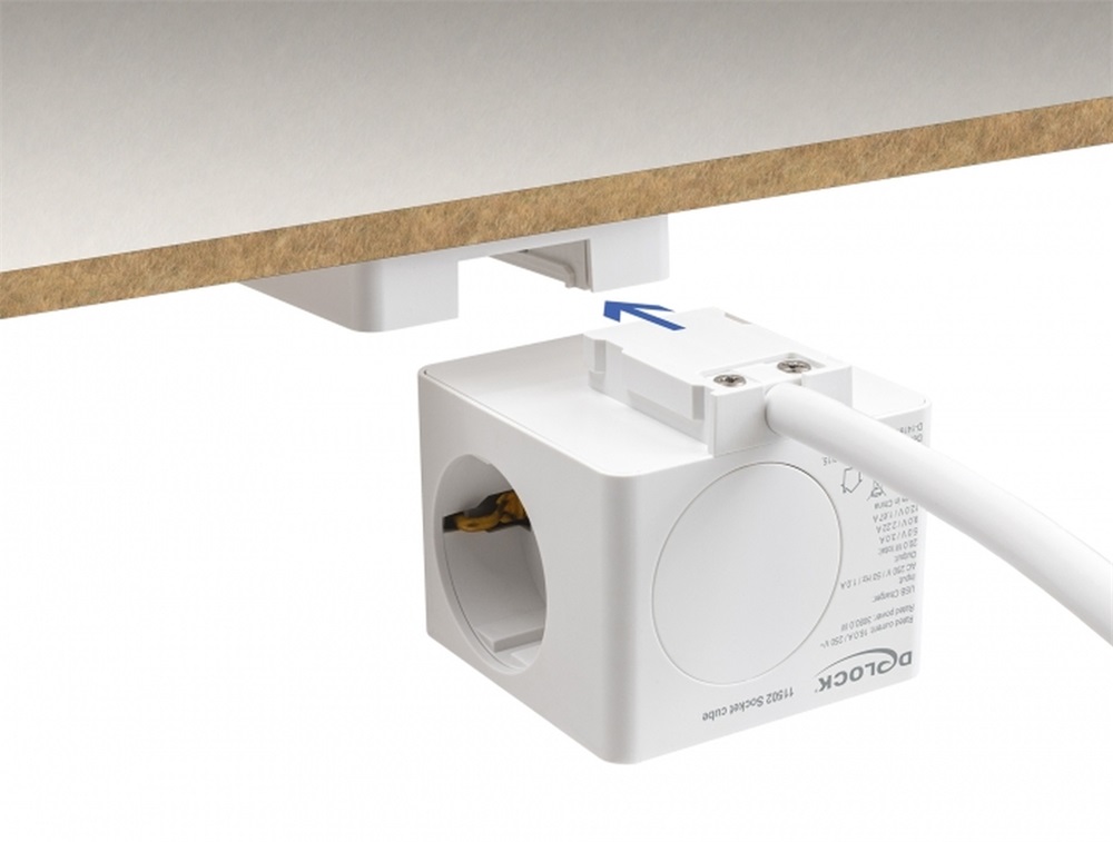 Delock 11502 PD 3.0 20 W 3xAC/USB/Type-C fehér elosztó