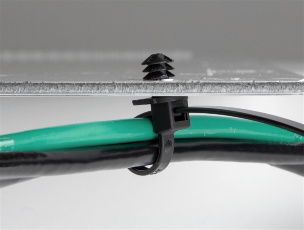 Delock 19502 Kábelkötegelő vékony lemez alappal hossza 200 mm szélessége 4,8 mm, 100 db.
