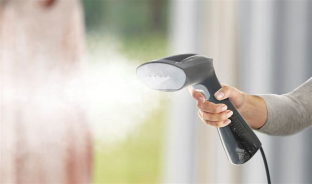 Electrolux E6HS1-2EG fekete kézi ruhagőzölő