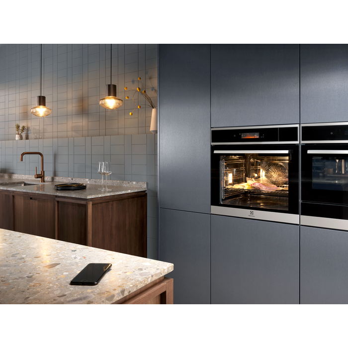 Electrolux EOB9S31WX inox, beépíthető, sütőtér: 70L, grill, légkeverés, gőzsütő