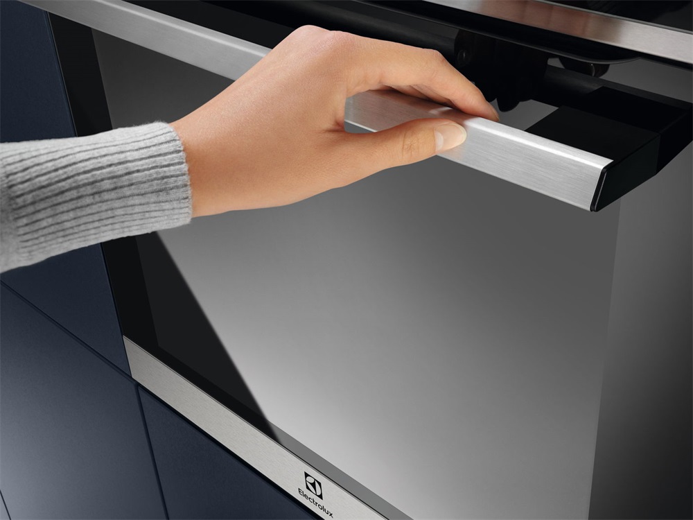 Electrolux EOC9P31WX SteamCrisp inox, beépíthető, sütőtér: 71L, grill, légkeverés, gőzsütő