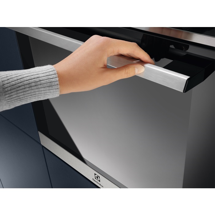 Electrolux EOE7P31X fekete, beépíthető, sütőtér: 72L, grill, légkeverés, pirolitikus, sütő
