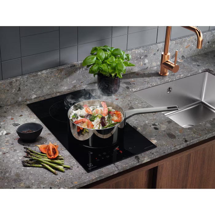 Electrolux LIT30230C fekete, beépíthető, indukciós, főzőzóna: 2, beépíthető méret: 27cm, főzőlap