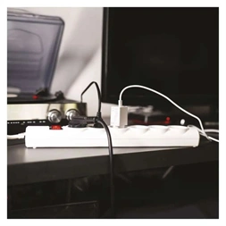 Emos P54217 5m 380J SCHUKO 6 csatlakozós fehér túlfeszültség védett elosztó