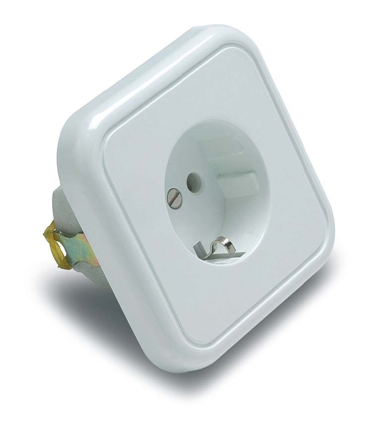 FAMATEL  16A-250V fehér süllyesztett porcelánbetétes dugalj