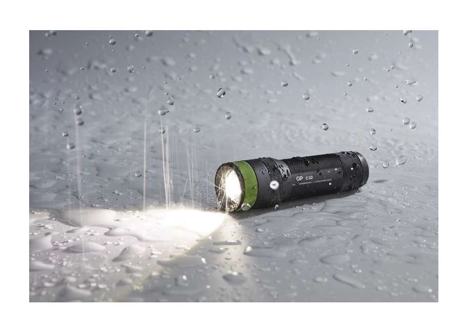 GP P8506 C32 + 3× LR03 LED zseblámpa