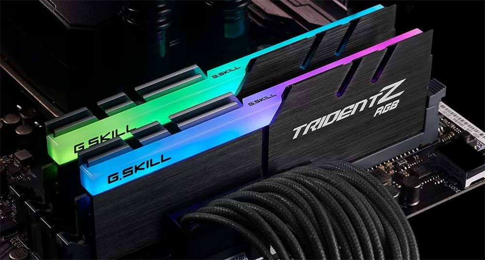 G.Skill 32GB 4600MHz DDR-4 Trident Z RGB Intel XMP (Kit! 2db 16GB) (F4-4600C19D-32GTZR) memória