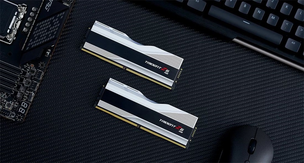 G.Skill 32GB 8000MHz DDR-5 Trident Z5 RGB Intel XMP Silver (Kit! 2db 16GB) (F5-8000J3848H16GX2-TZ5RS) memória
