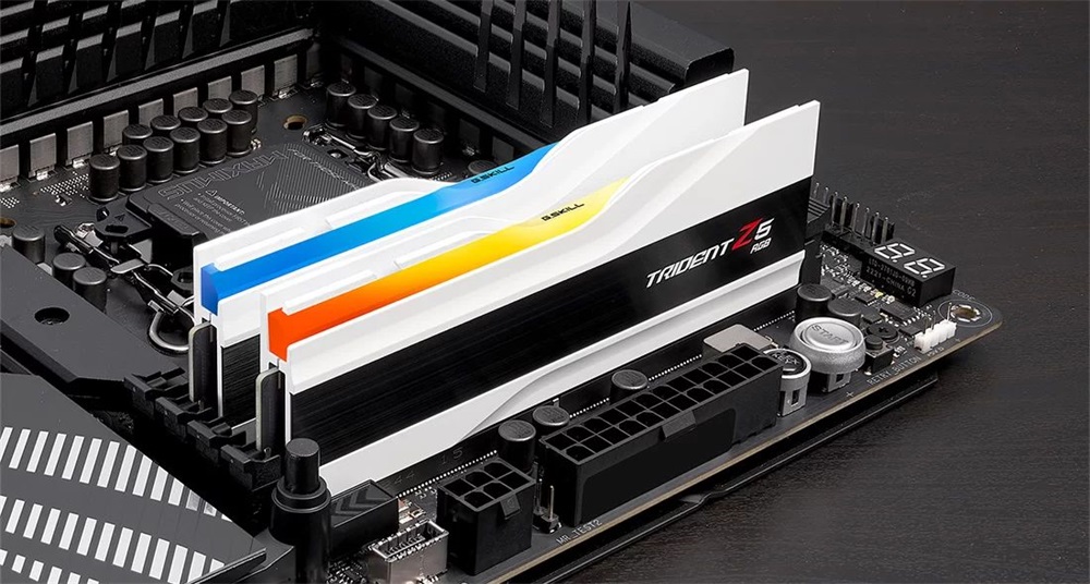 G.Skill 96GB 6400MHz DDR-5 Trident Z5 RGB Intel XMP White (Kit! 2db 48GB) (F5-6400J3239F48GX2-TZ5RW) memória