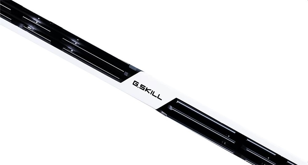 G.Skill 32GB 3600MHz DDR-4 Trident Z Intel XMP Black/White (Kit! 2db 16GB) (F4-3600C17D-32GTZKW) memória