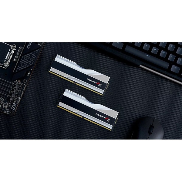 G.Skill 32GB 5600MHz DDR-5 Trident Z5 RGB Intel XMP Silver (Kit! 2db 16GB) (F5-5600J3036D16GX2-TZ5RS) memória
