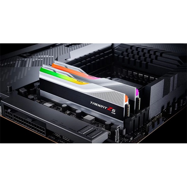 G.Skill 32GB 5600MHz DDR-5 Trident Z5 RGB Intel XMP Silver (Kit! 2db 16GB) (F5-5600J3036D16GX2-TZ5RS) memória