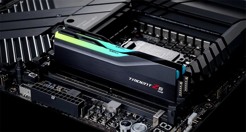 G.Skill 64GB 5600MHz DDR-5 Trident Z5 RGB (Kit! 2db 32GB) (F5-5600J3036D32GX2-TZ5RK) memória