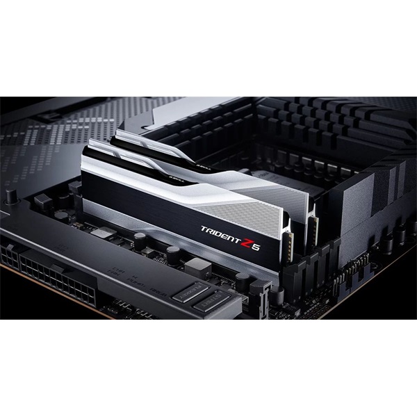 G.Skill 64GB 6000MHz DDR-5 Trident Z5 Intel XMP Silver (Kit! 2db 32GB) (F5-6000J3238G32GX2-TZ5S) memória