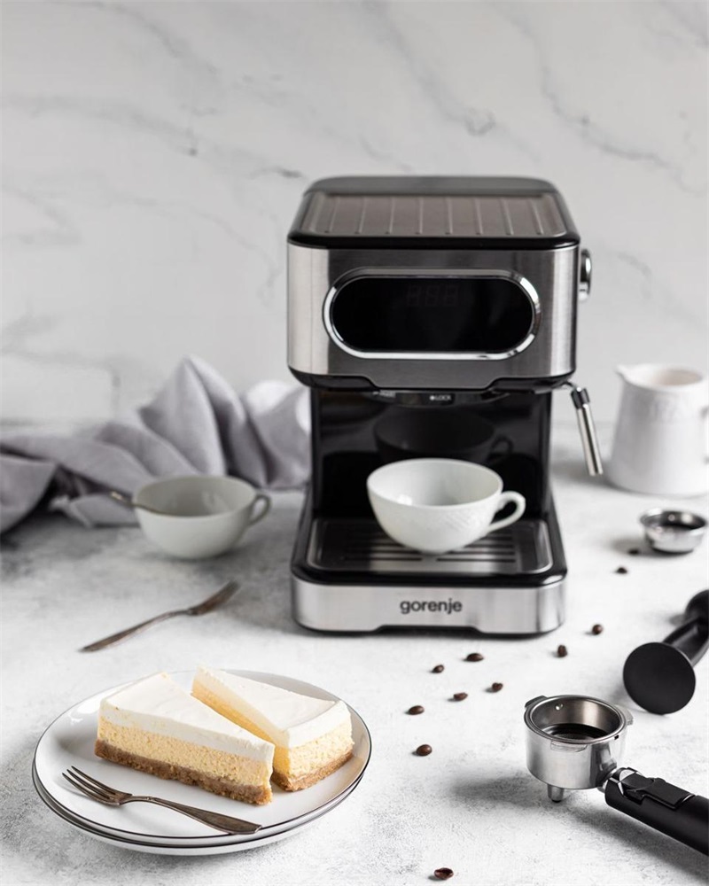 Gorenje ESCM15DBK inox-fekete espresso kávéfőző