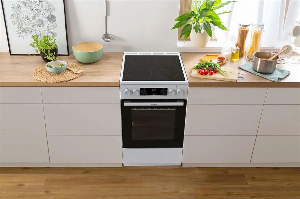 Gorenje GEC5C42WG fehér, szabadonálló, kerámialapos, elektromos, főzőzóna: 4, sütő:70L, grill, tűzhely
