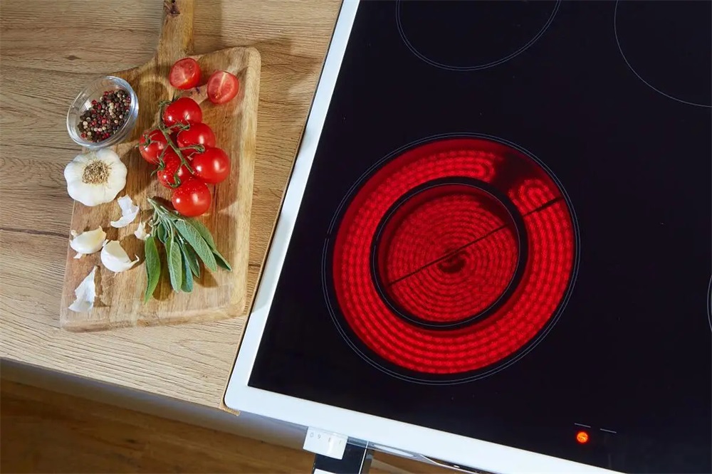 Gorenje GEC5C42WG fehér, szabadonálló, kerámialapos, elektromos, főzőzóna: 4, sütő:70L, grill, tűzhely (Újszerű)