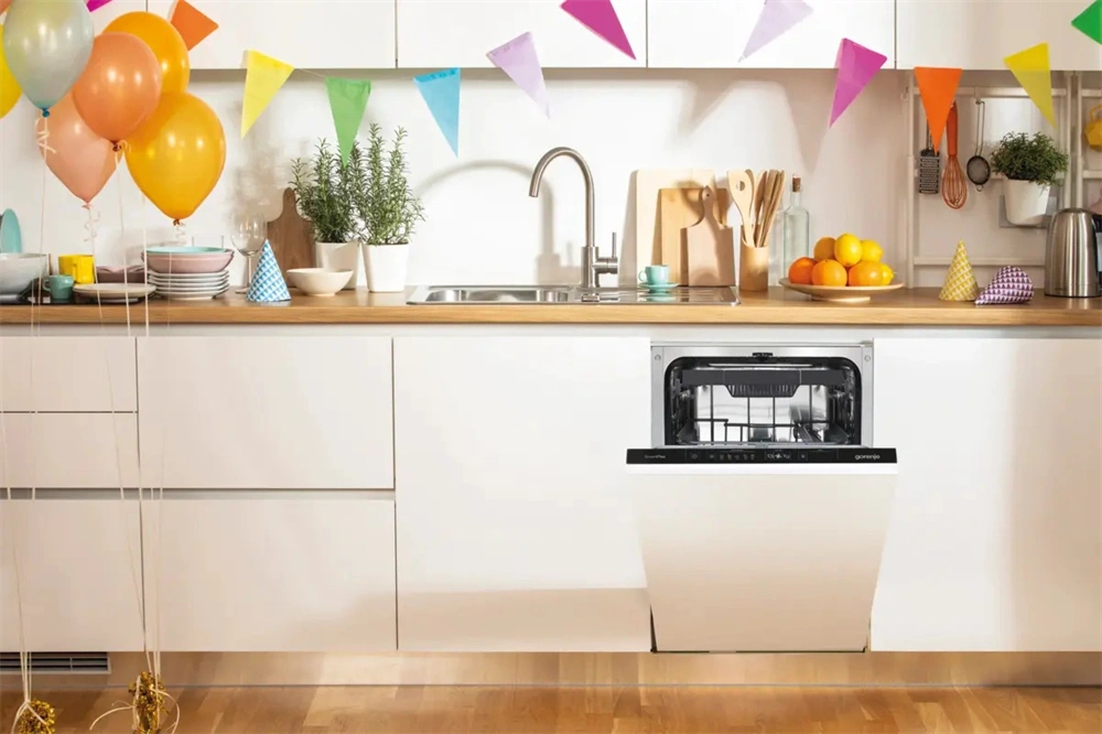 Gorenje GV573B15 fehér, beépíthető, keskeny, teljesen integrált, 45 cm, 10 terítékes, mosogatógép