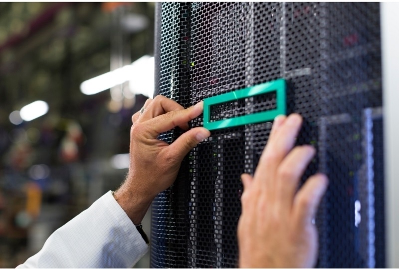 HPE 826689-B21 DL38X NVMe 8 Solid State Drive Express Bay Enablement Kit