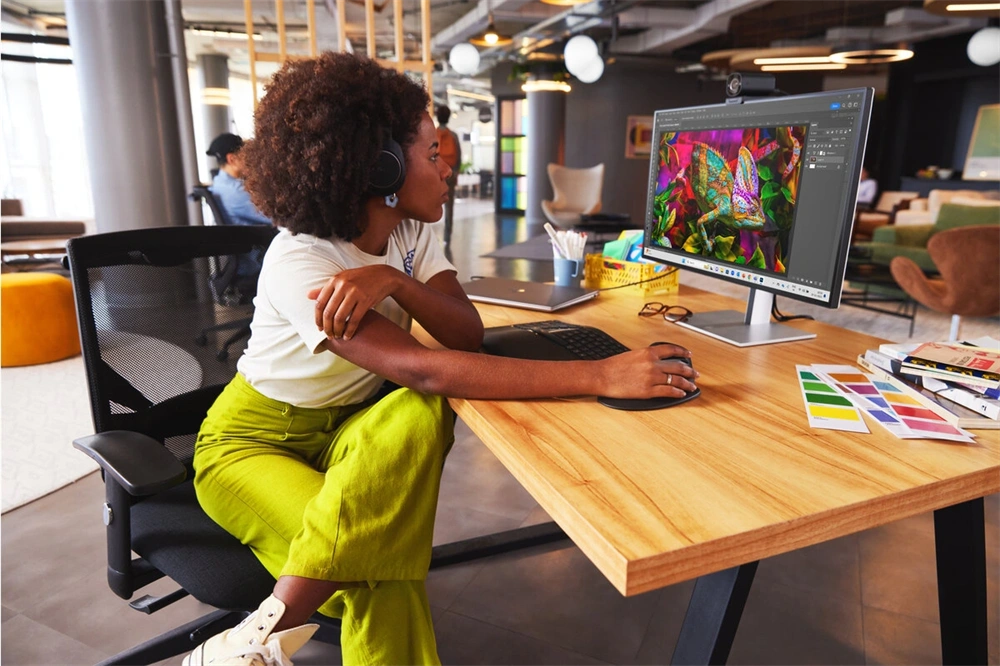 HP Poly Voyager Surround80 fekete vezeték nélküli fejhallgató +  USB-C/A adapter