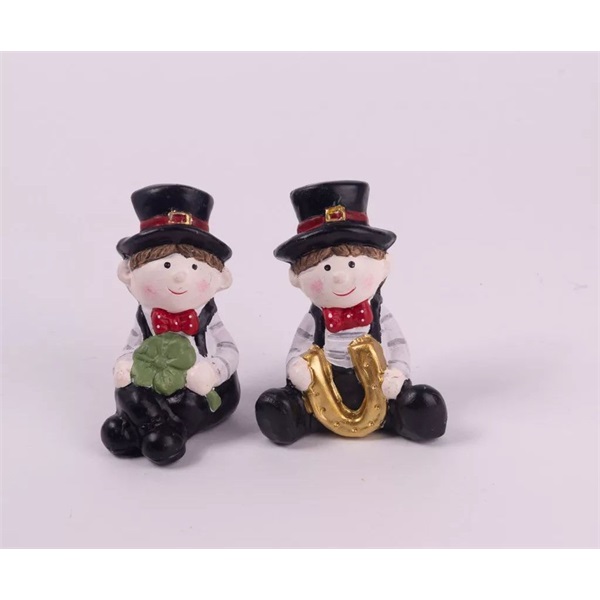 IRIS polirezin kéményseprő kalapban, ülő, négylevelű lóherével vagy patkóval 7 x 9 cm