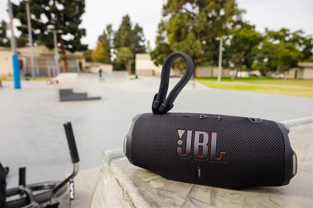 JBL Charge 6 fekete Bluetooth hangszóró
