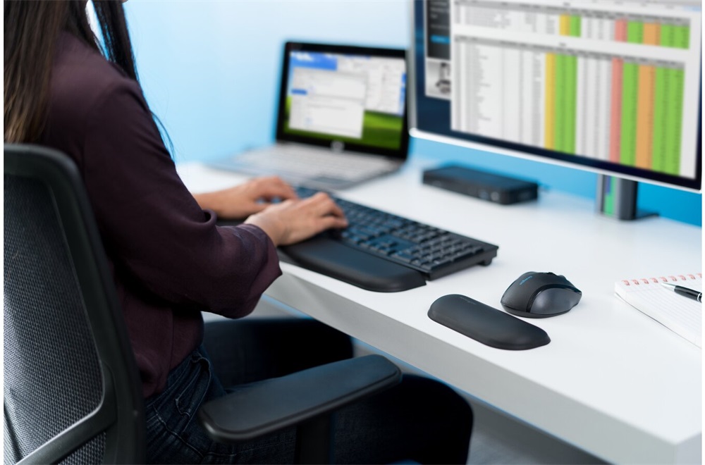 Kensington K52802WW ErgoSoft géltöltésű fekete csuklótámasz