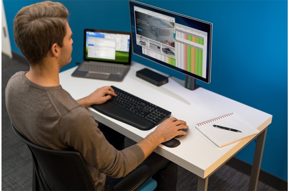 Kensington K52802WW ErgoSoft géltöltésű fekete csuklótámasz