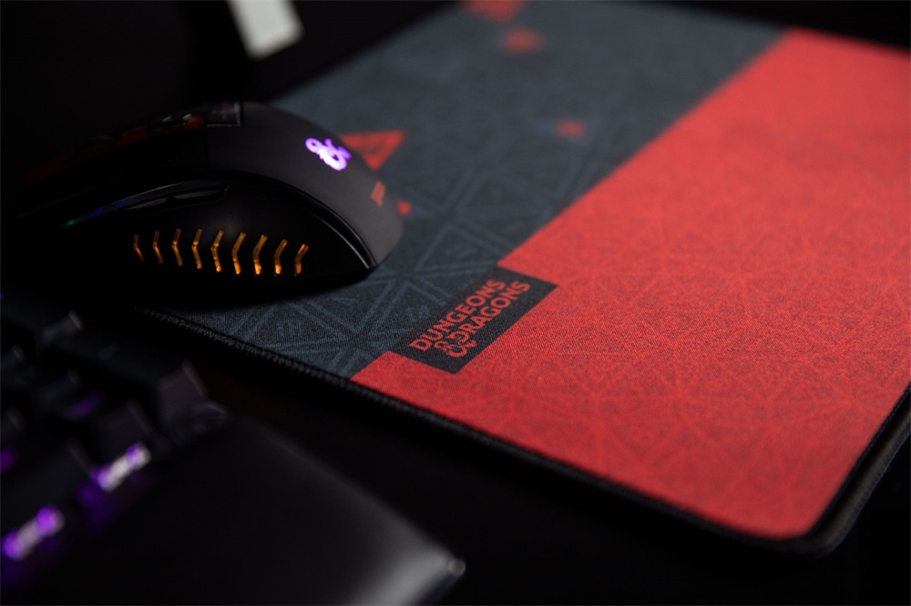 Konix Dungeons & Dragons piros-fekete egérpad