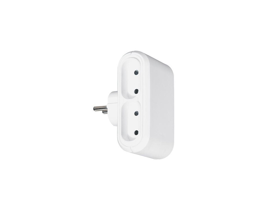 Legrand 050650 6A EUR gyermekvédett fehér négyes elosztódugó