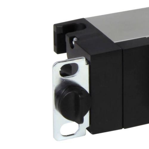 Legrand 646807 19"/1U PDU elosztósor 16A 6xC19 reteszelhető aljzat bekötőkapcsos kábel nélkül