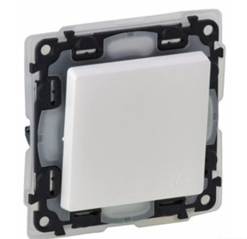 Legrand 752151 Valena Life IP44 fehér 1 pólusú kapcsoló