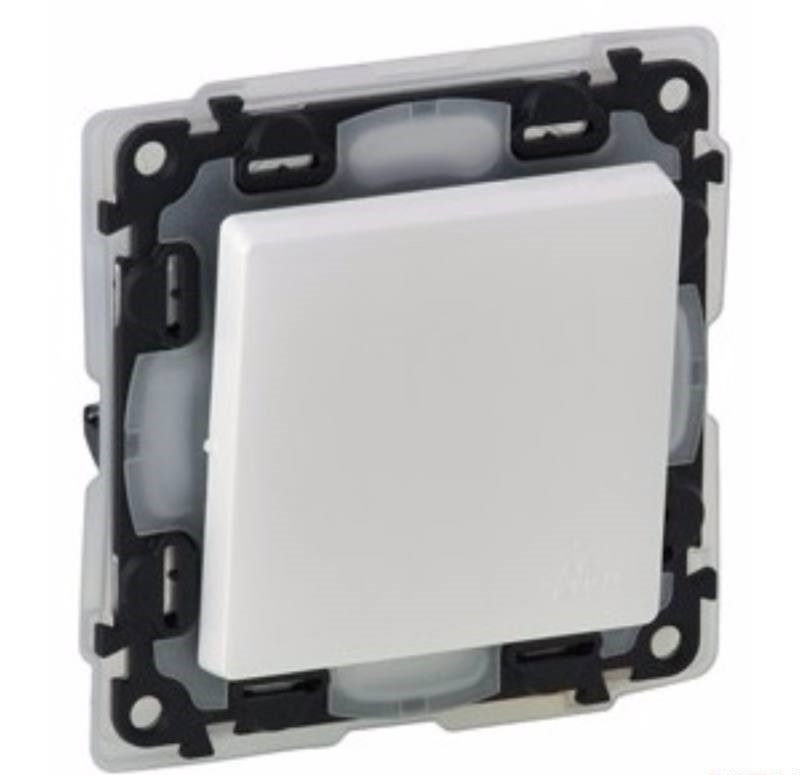 Legrand 752156 Valena Life IP44 fehér váltókapcsoló