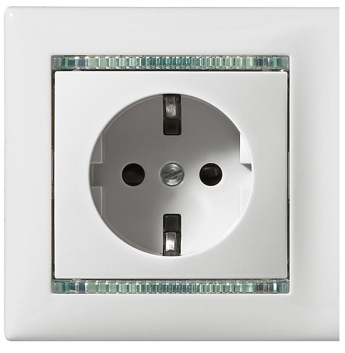 Legrand 774321 Valena elefántcsont 2P+F földelt csatlakozóaljzat gyermekvédelemmel