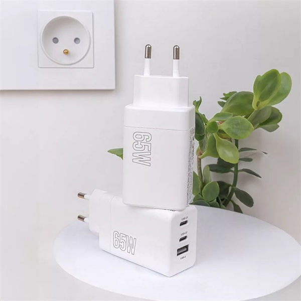 Maxlife ML081100 65W 2xType-C + USB fehér gyorstöltő adapter