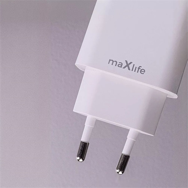 Maxlife ML738423 PD+QC 20W USB + Type-C fehér gyorstöltő adapter + Type-C/Lightning kábel