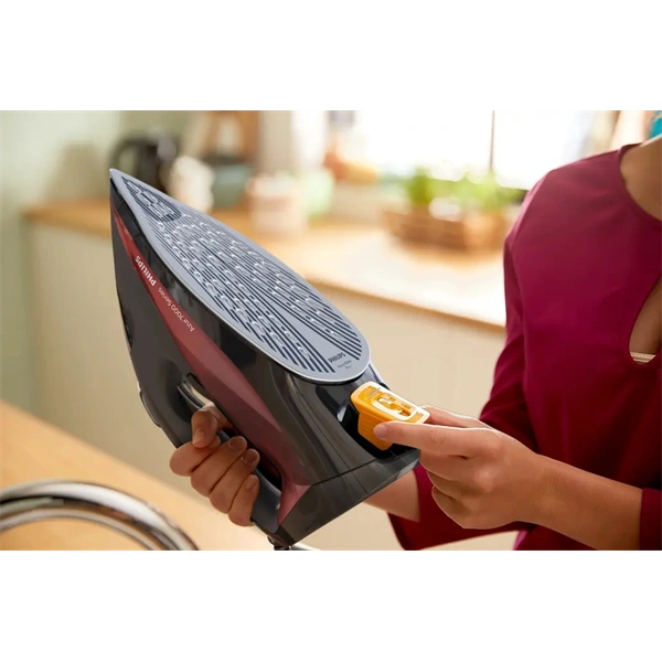 Philips DST7022/40 7000 fekete/piros gőzölős vasaló