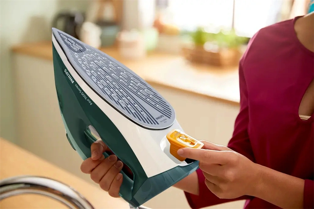 Philips DST7031/70 7000 opálzöld/menta gőzölős vasaló