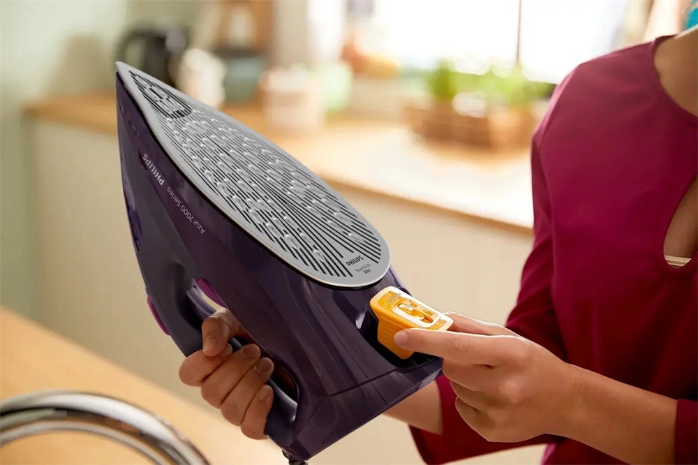 Philips DST7061/30 7000 bíbor gőzölős vasaló