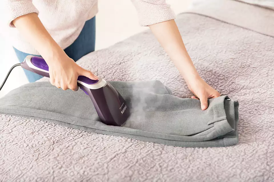Philips GC363/30 Steam&Go Plus lila kézi ruhagőzölő