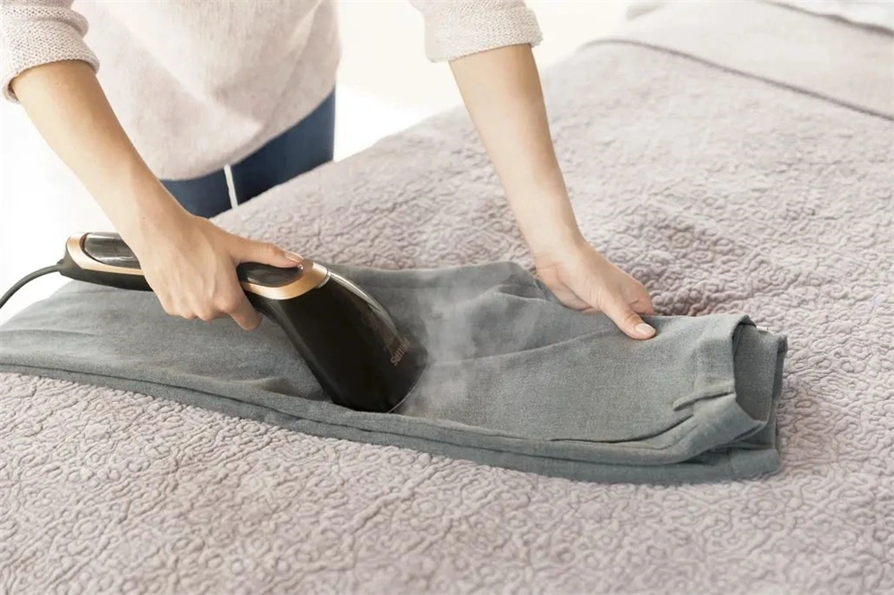 Philips Steam&Go Plus GC362/80 fekete kézi ruhagőzölő