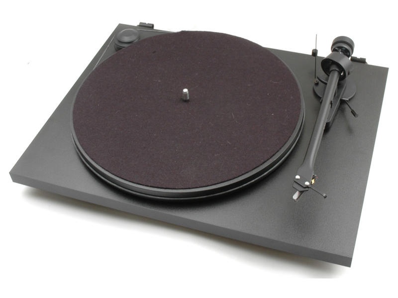 Pro-Ject Essential II fekete lemezjátszó