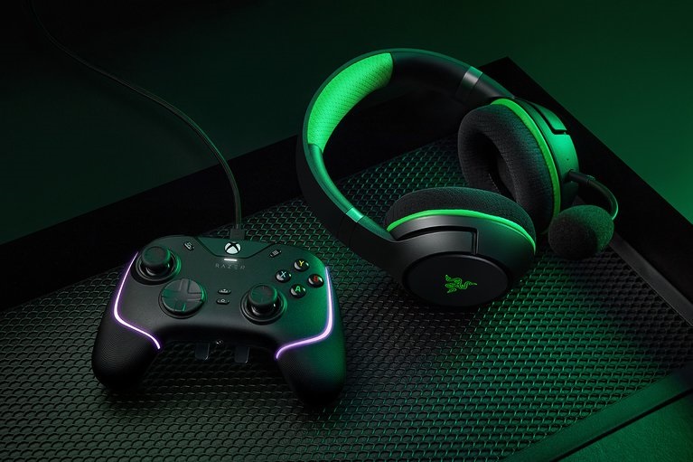 Razer Wolverine V2 Chroma Xbox Series X/S/PC fekete vezetékes kontroller