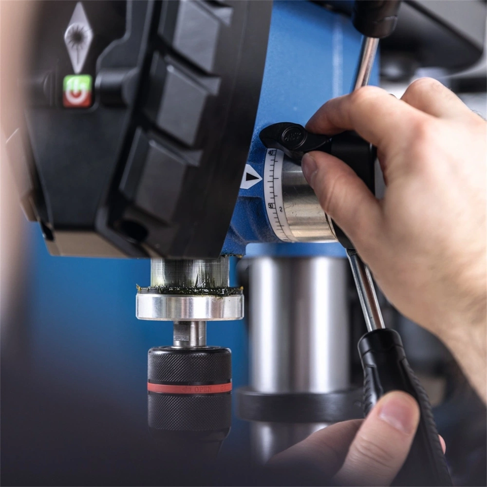 Scheppach TBM 250 Vario keresztlézerrel oszlopos fúrógép