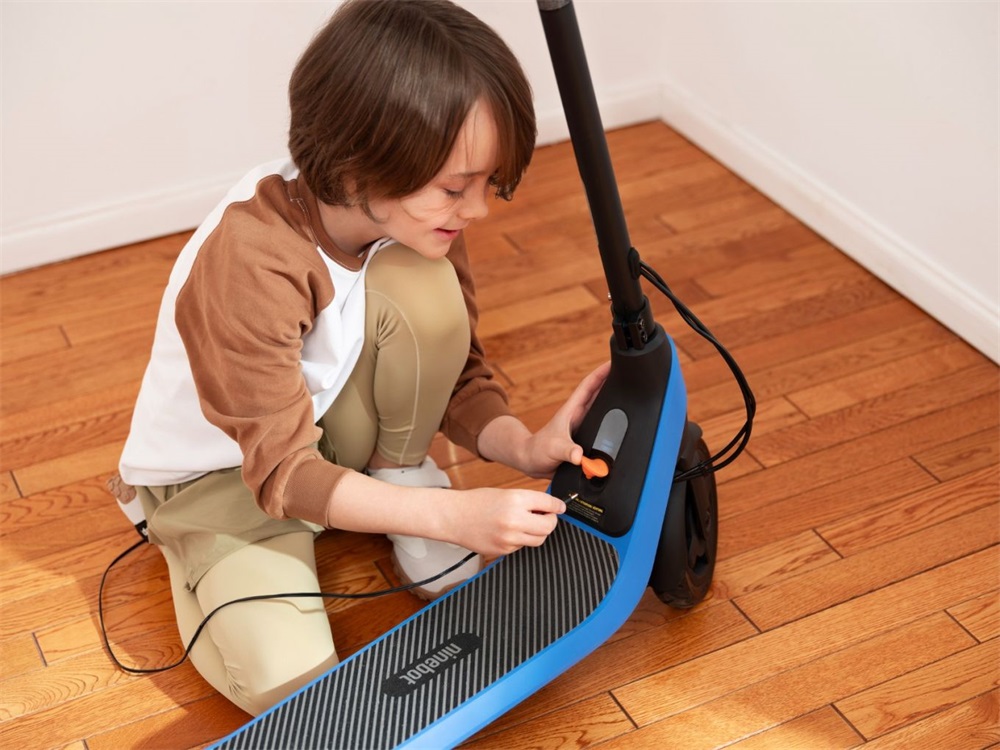 Segway Ninebot KickScooter C2 Lite gyerek elektromos roller