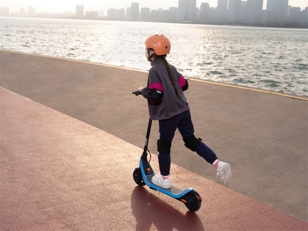 Segway Ninebot KickScooter C2 Lite gyerek elektromos roller